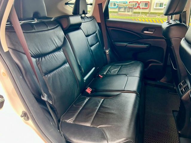 一手車里程保證/天窗/安卓機/自動頭燈/換檔快撥/定速/藍芽/導航/電折/恆溫/循跡/WIFI/倒車影像行車紀錄器/霧燈  第14張相片