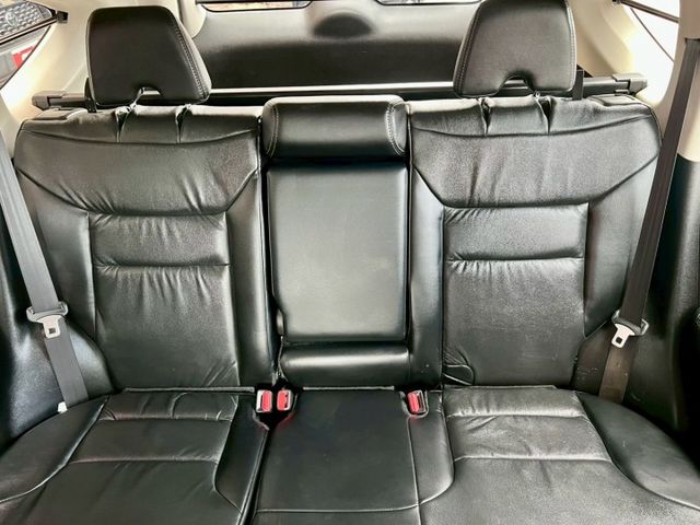 一手車里程保證/天窗/安卓機/自動頭燈/換檔快撥/定速/藍芽/導航/電折/恆溫/循跡/WIFI/倒車影像行車紀錄器/霧燈  第15張相片