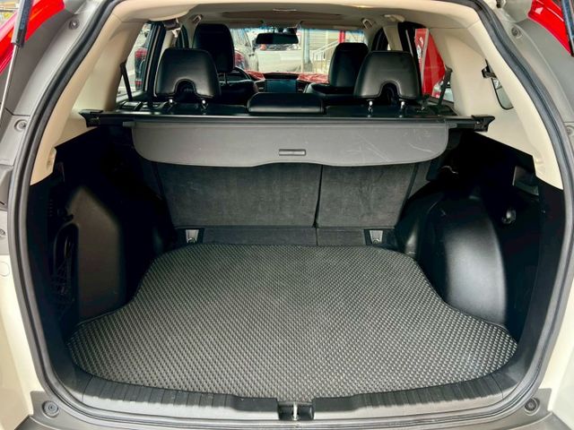 一手車里程保證/天窗/安卓機/自動頭燈/換檔快撥/定速/藍芽/導航/電折/恆溫/循跡/WIFI/倒車影像行車紀錄器/霧燈  第16張相片