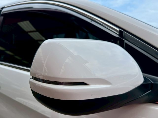 一手車里程保證/天窗/安卓機/自動頭燈/換檔快撥/定速/藍芽/導航/電折/恆溫/循跡/WIFI/倒車影像行車紀錄器/霧燈  第17張相片