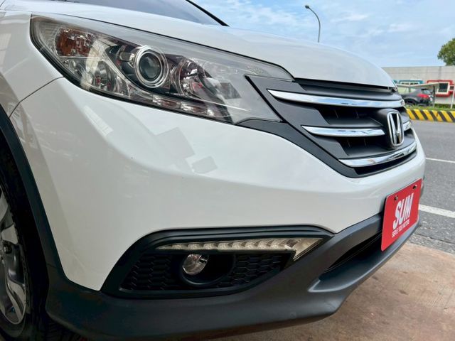 一手車里程保證/天窗/安卓機/自動頭燈/換檔快撥/定速/藍芽/導航/電折/恆溫/循跡/WIFI/倒車影像行車紀錄器/霧燈  第18張相片