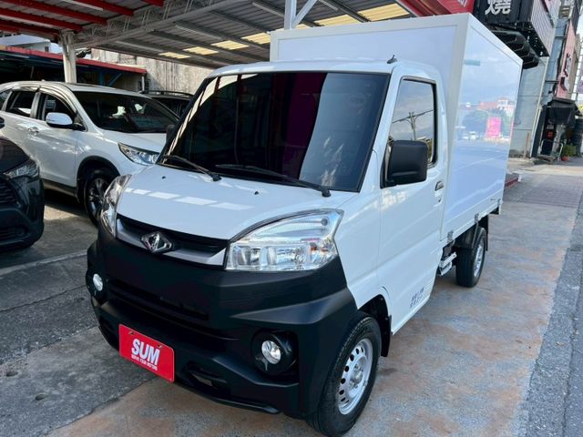 一手車僅跑2000千公里/自排/定速/循跡/行車紀錄器前後錄/倒車顯影/霧燈/後斗箱子全新/認證車/可保固保證  第1張相片