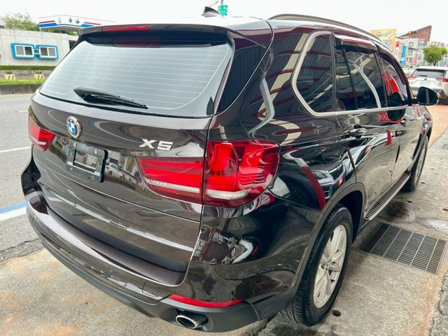 一手車原板件4WD/雙前電動椅/全景大天窗/吸門/定速/藍芽/前鏡輔助/電尾門/行駛多模式切換/AUTO H/室內氣氛燈  第3張相片