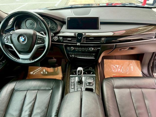 一手車原板件4WD/雙前電動椅/全景大天窗/吸門/定速/藍芽/前鏡輔助/電尾門/行駛多模式切換/AUTO H/室內氣氛燈  第5張相片