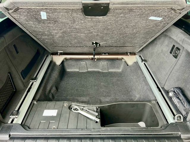 一手車原板件4WD/雙前電動椅/全景大天窗/吸門/定速/藍芽/前鏡輔助/電尾門/行駛多模式切換/AUTO H/室內氣氛燈  第16張相片