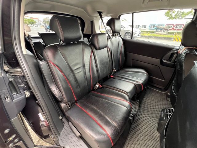 一手車/七人座/音控快撥鍵/藍芽/導航/電折/行車紀錄器/ISOFIX/全新安卓WIFI機/倒車顯影/霧燈  第9張相片