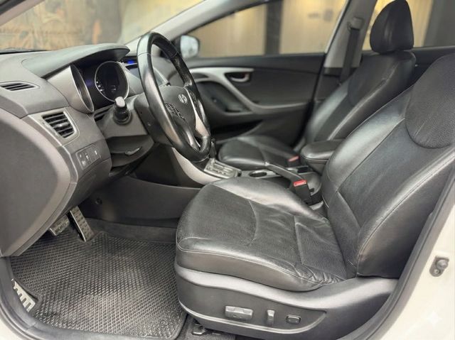 HYUNDAI現代 ELANTRA  第5張相片