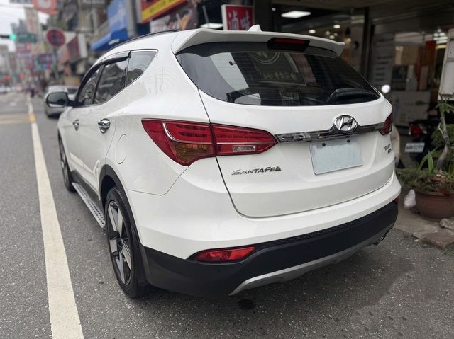 HYUNDAI現代 SANTA FE  第2張相片