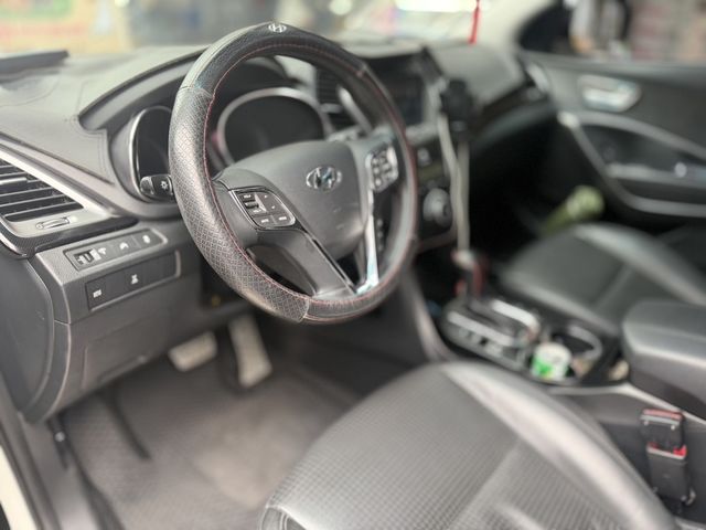 HYUNDAI現代 SANTA FE  第3張相片