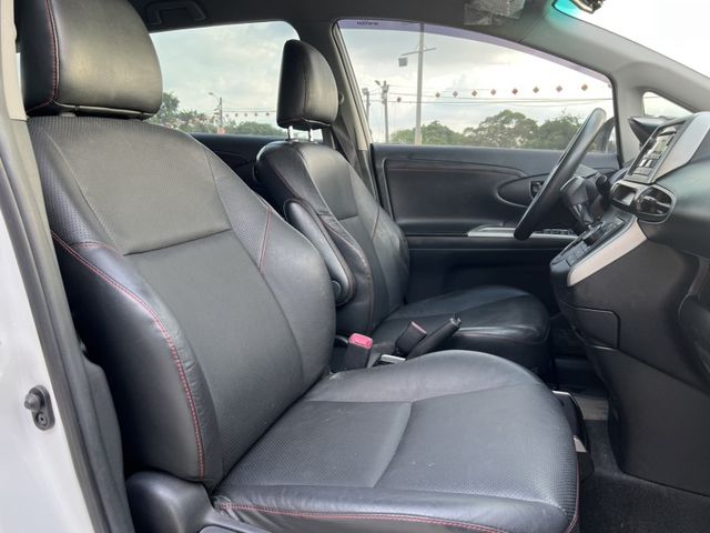 Toyota Wish  第14張相片