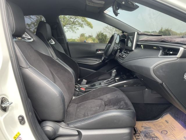 Toyota Auris  第13張相片