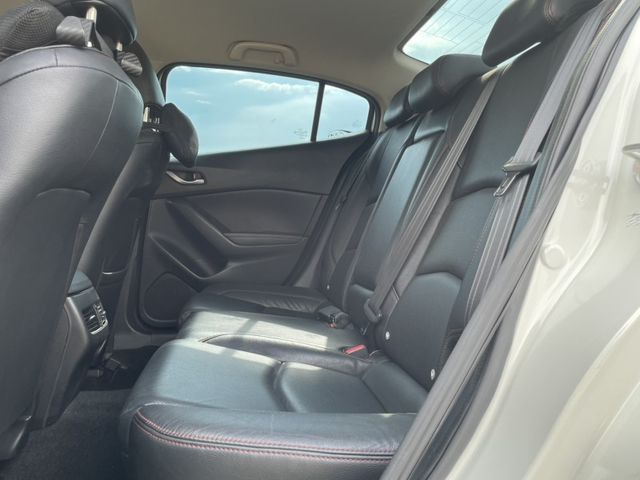 2015 MAZDA 馬3 4D 尊榮型 2.0  第11張相片