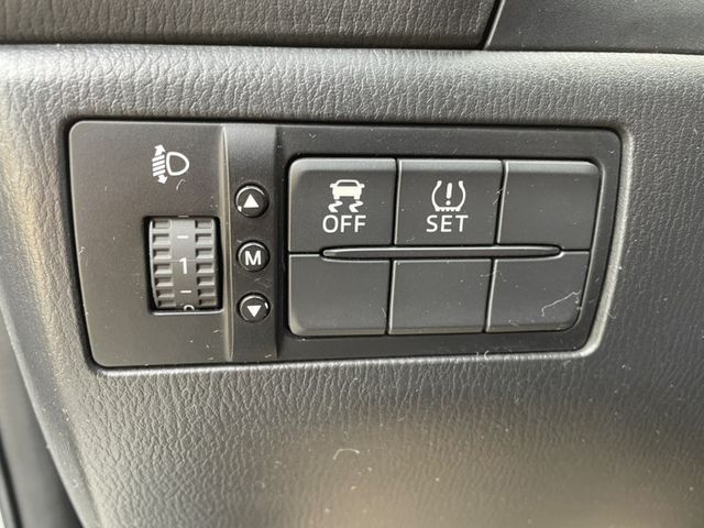 2015 MAZDA 馬3 4D 尊榮型 2.0  第16張相片