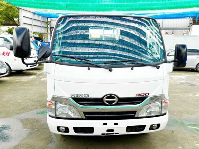 HINO日野 300  第3張相片