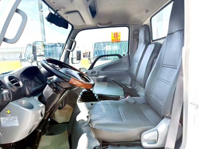 HINO日野 300  第9張相片