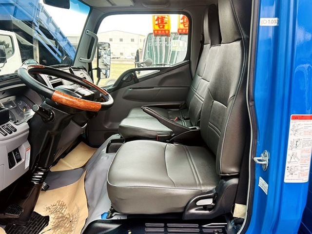 MITSUBISHI三菱 CANTER  第4張相片