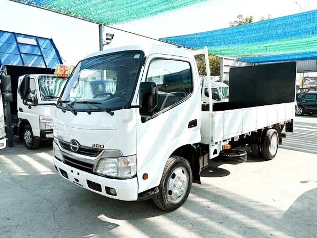 HINO日野 300  第3張相片