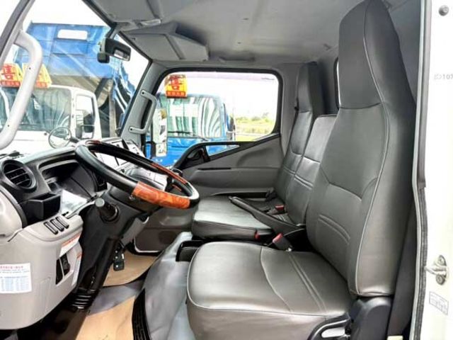 MITSUBISHI三菱 CANTER  第3張相片