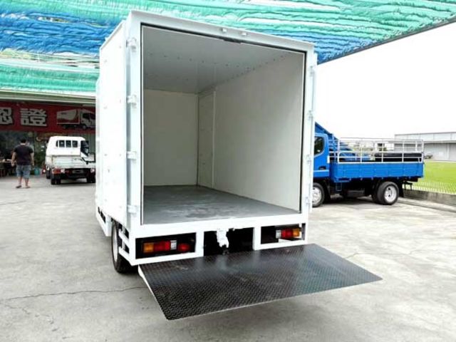 MITSUBISHI三菱 CANTER  第8張相片