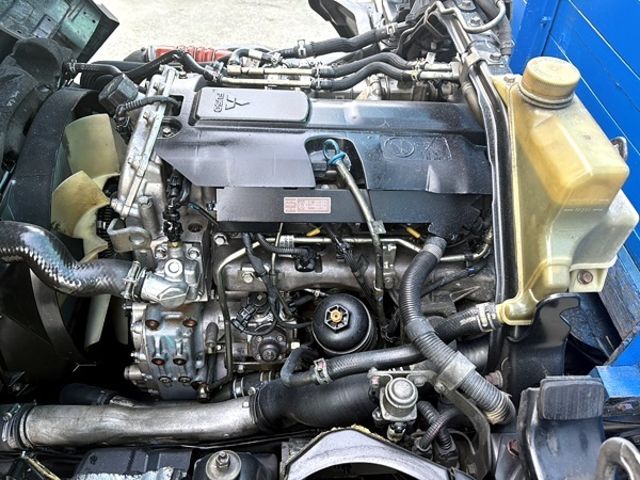 MITSUBISHI三菱 CANTER  第10張相片