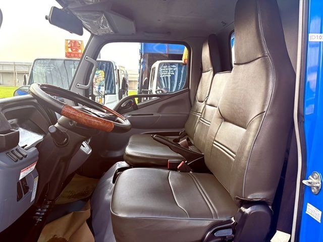 MITSUBISHI三菱 CANTER  第9張相片