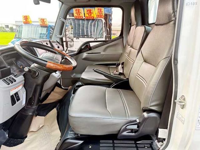 MITSUBISHI三菱 CANTER  第9張相片