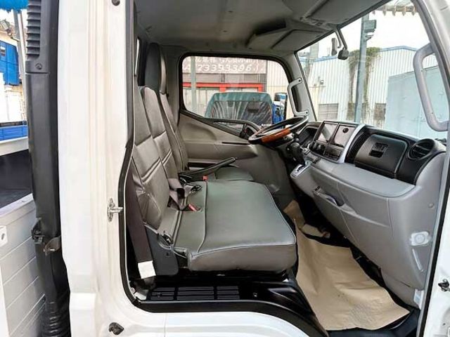 MITSUBISHI三菱 CANTER  第10張相片