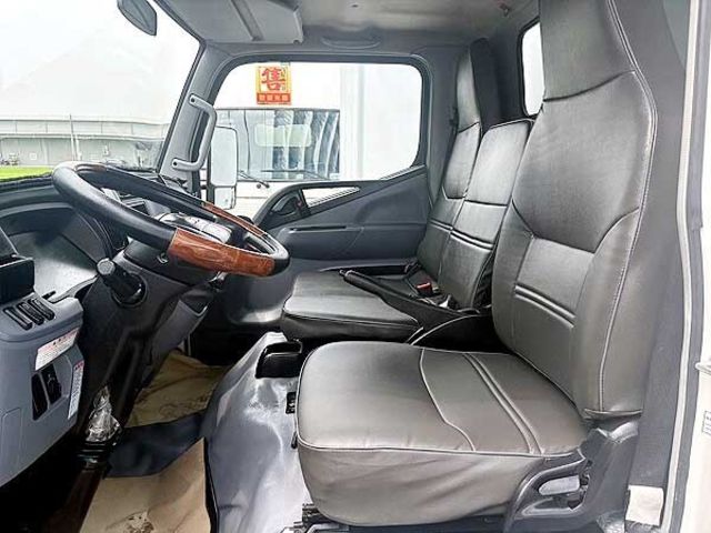 MITSUBISHI三菱 CANTER  第9張相片