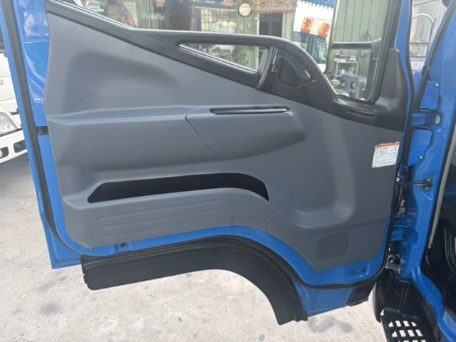 MITSUBISHI三菱 CANTER  第15張相片