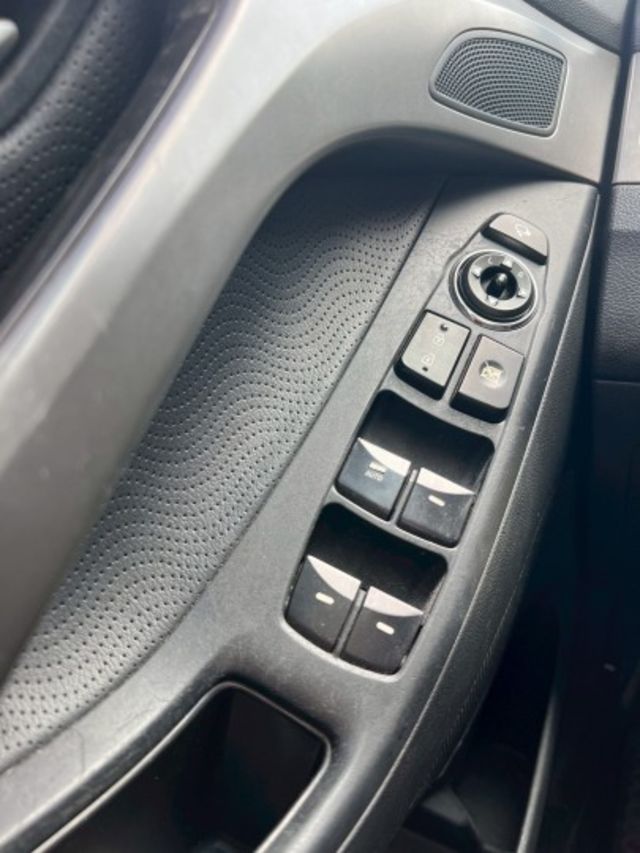 可認證 原鈑件 免鑰匙 方向盤快控鍵 定速  第6張相片