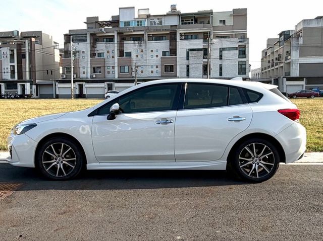 認證車 免鑰匙 倒車顯影 天窗 安卓機  第4張相片