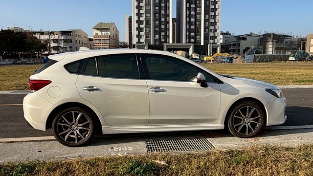 認證車 免鑰匙 倒車顯影 天窗 安卓機  第5張相片