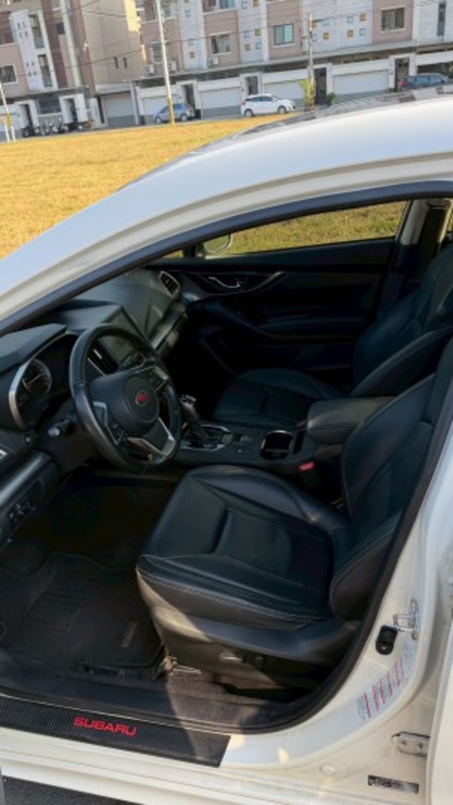 認證車 免鑰匙 倒車顯影 天窗 安卓機  第10張相片