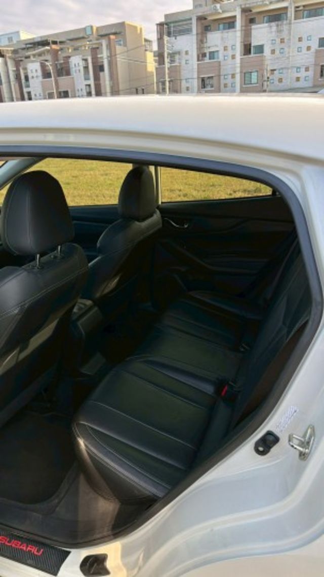 認證車 免鑰匙 倒車顯影 天窗 安卓機  第11張相片