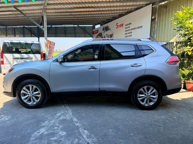 ❰ 認證車 ❱｜原鈑件✔｜影音特式版｜配備滿｜低里程｜定速巡航｜四條新胎｜本月下訂可贈送1年/2萬公里保固｜可全額貸✔｜  第3張相片