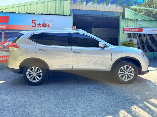 ❰ 認證車 ❱｜原鈑件✔｜影音特式版｜配備滿｜低里程｜定速巡航｜四條新胎｜本月下訂可贈送1年/2萬公里保固｜可全額貸✔｜  第7張相片