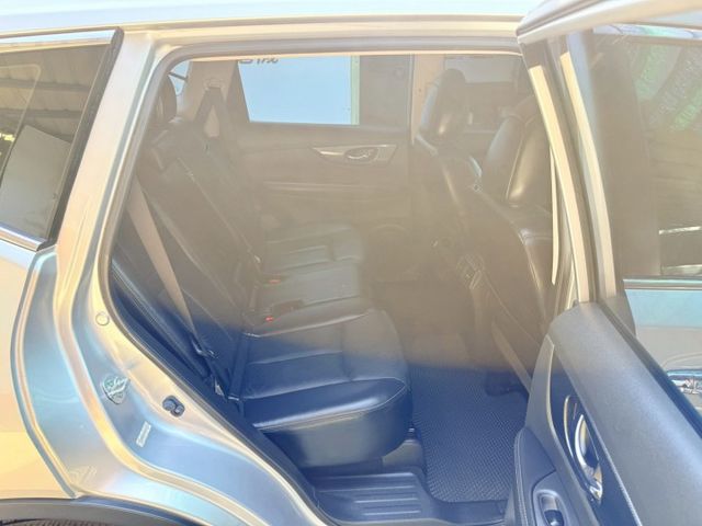 ❰ 認證車 ❱｜原鈑件✔｜影音特式版｜配備滿｜低里程｜定速巡航｜四條新胎｜本月下訂可贈送1年/2萬公里保固｜可全額貸✔｜  第19張相片