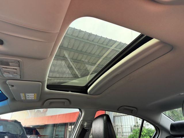 ❰ 一手車 ❱｜原鈑件✔｜全原廠保養｜低里程！｜換檔撥片｜定速巡航｜恆溫｜倒車顯影｜電動天窗｜可全額貸✔  第17張相片