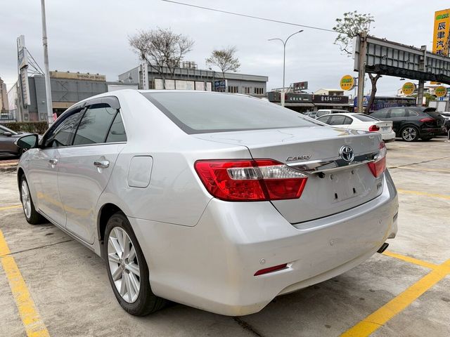 TOYOTA豐田 CAMRY HYBRID  第3張相片