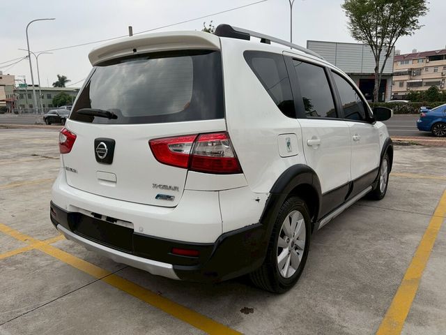 NISSAN日產 LIVINA  第2張相片