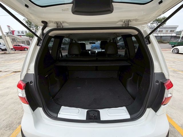 NISSAN日產 LIVINA  第8張相片