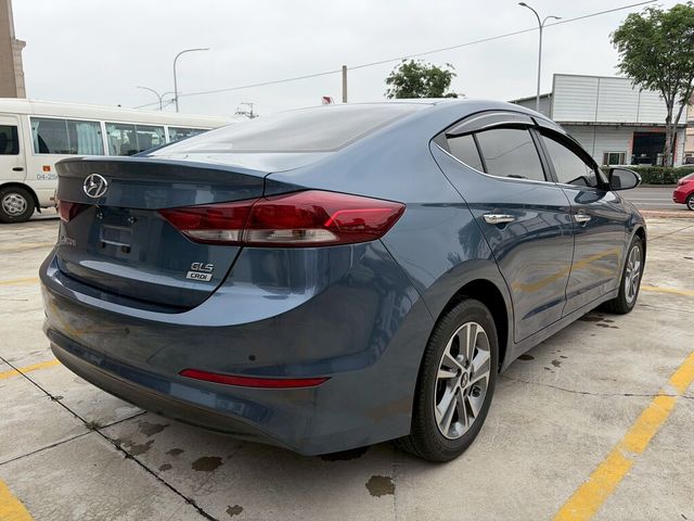 HYUNDAI現代 ELANTRA  第3張相片