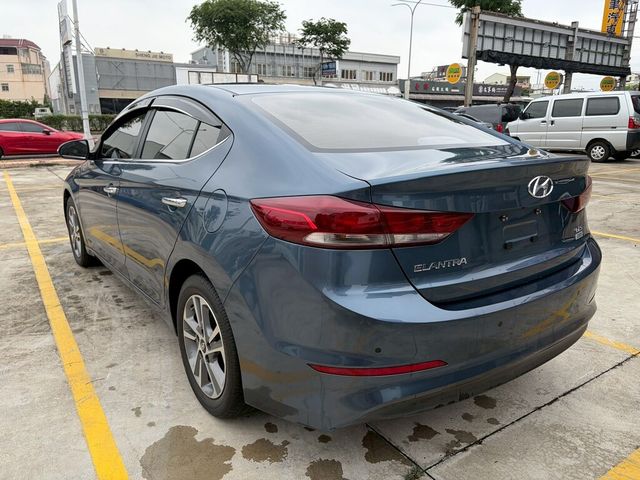 HYUNDAI現代 ELANTRA  第4張相片