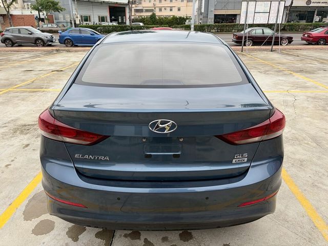 HYUNDAI現代 ELANTRA  第6張相片