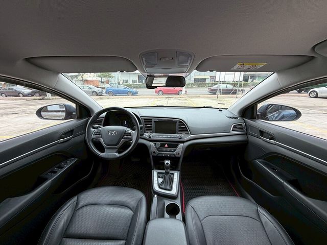 HYUNDAI現代 ELANTRA  第8張相片