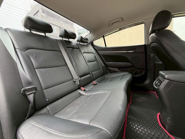 HYUNDAI現代 ELANTRA  第10張相片