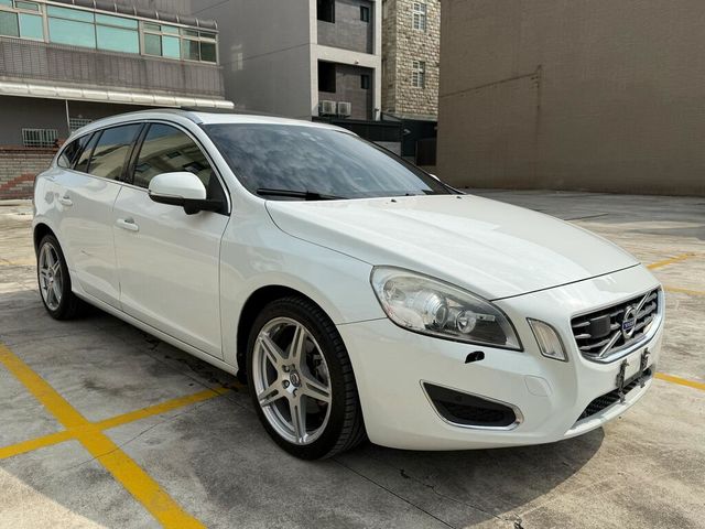 VOLVO富豪 V60  第2張相片