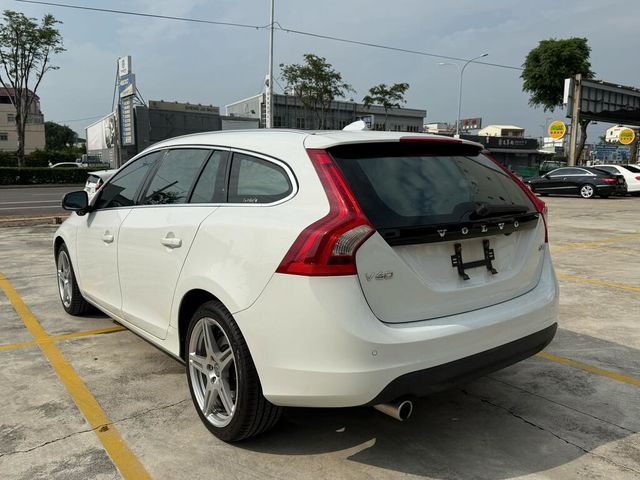 VOLVO富豪 V60  第4張相片
