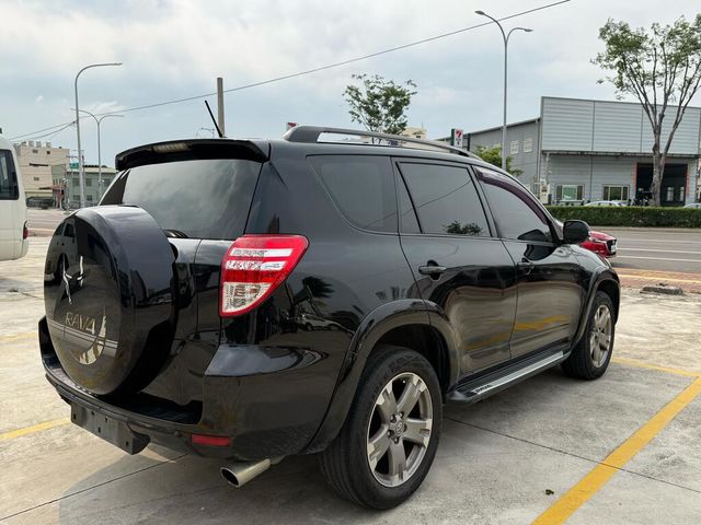 TOYOTA豐田 RAV4  第3張相片