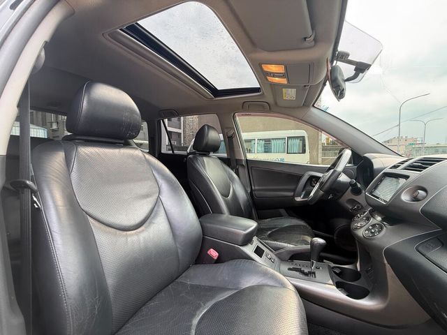 TOYOTA豐田 RAV4  第5張相片